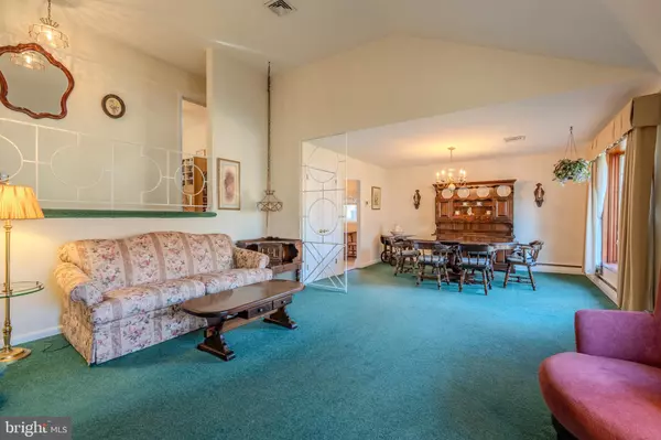 Broomall, PA 19008,12 LINCOLN LN