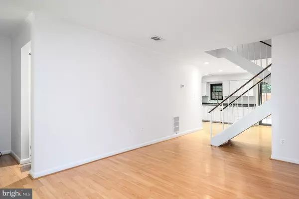 Reston, VA 20191,2060 HEADLANDS CIR