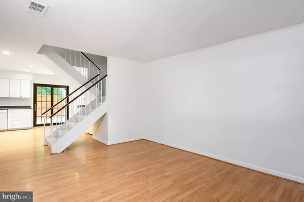 Reston, VA 20191,2060 HEADLANDS CIR