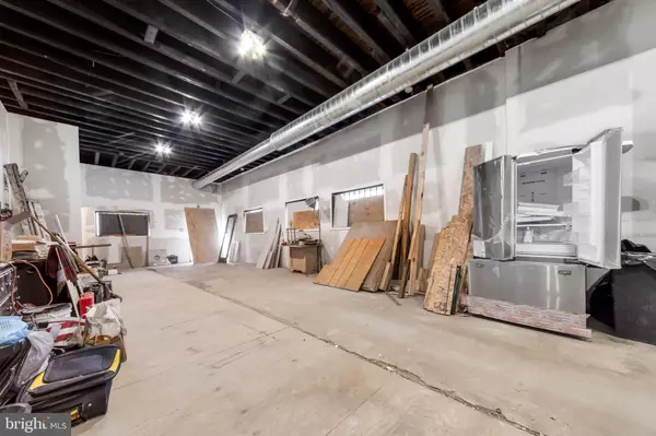 Philadelphia, PA 19139,5853 MARKET ST