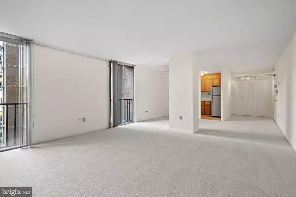 Arlington, VA 22204,4600 S FOUR MILE RUN DR #423