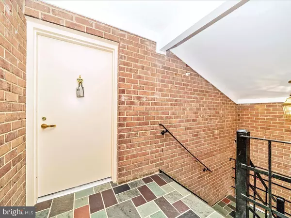 Gaithersburg, MD 20878,824 QUINCE ORCHARD BLVD #824-202