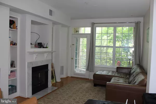 Vienna, VA 22180,2663 MANHATTAN PL #109