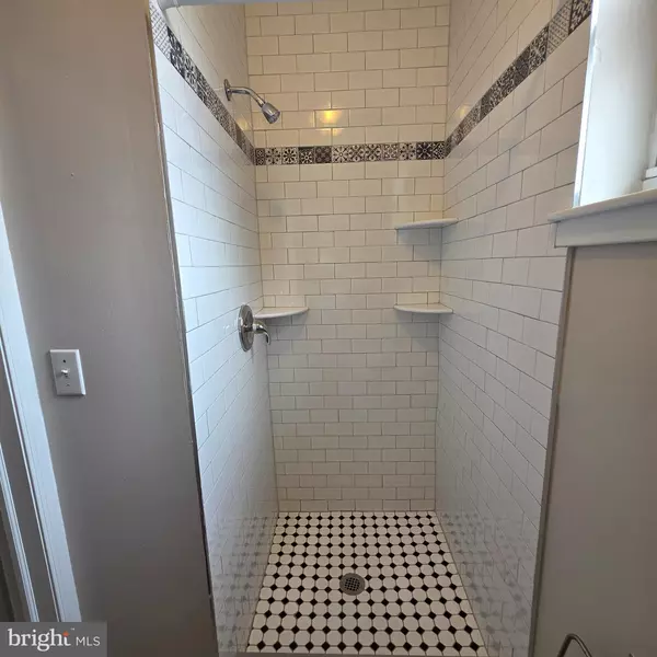 Philadelphia, PA 19130,2217 SPRING GARDEN ST #FRONT