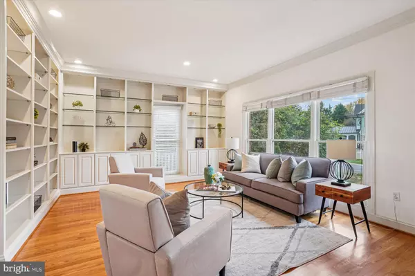 Bethesda, MD 20817,5704 MAIDEN LN