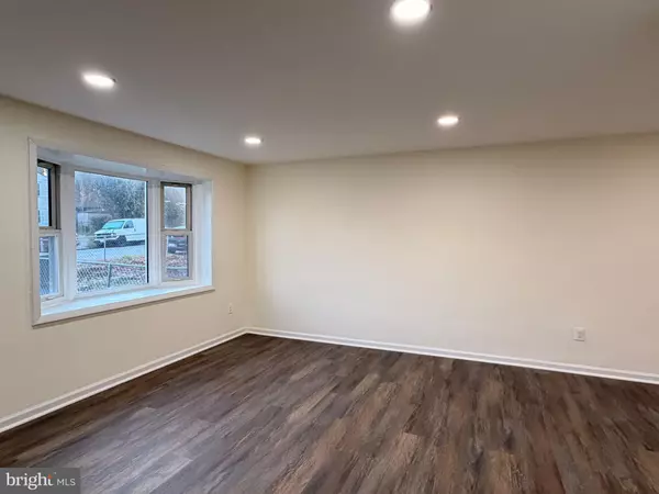 Landover, MD 20785,7521 ALLENDALE DR