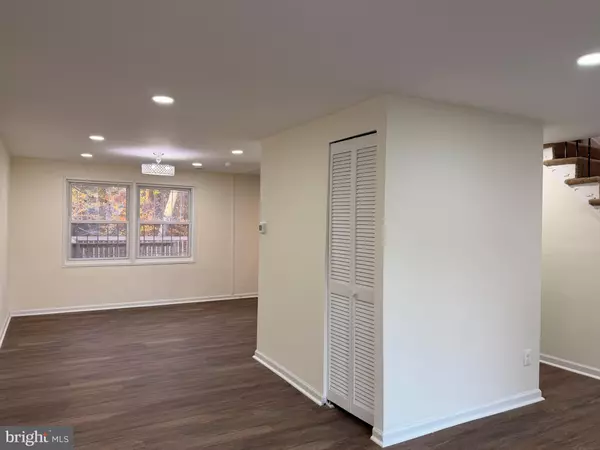 Landover, MD 20785,7521 ALLENDALE DR