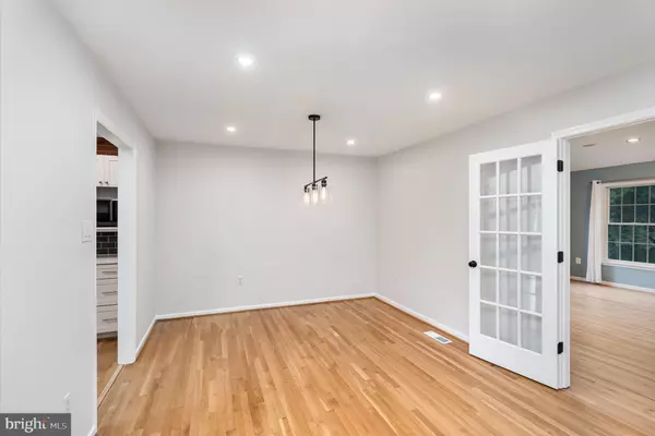 Fairfax, VA 22030,10317 CARDINAL RD