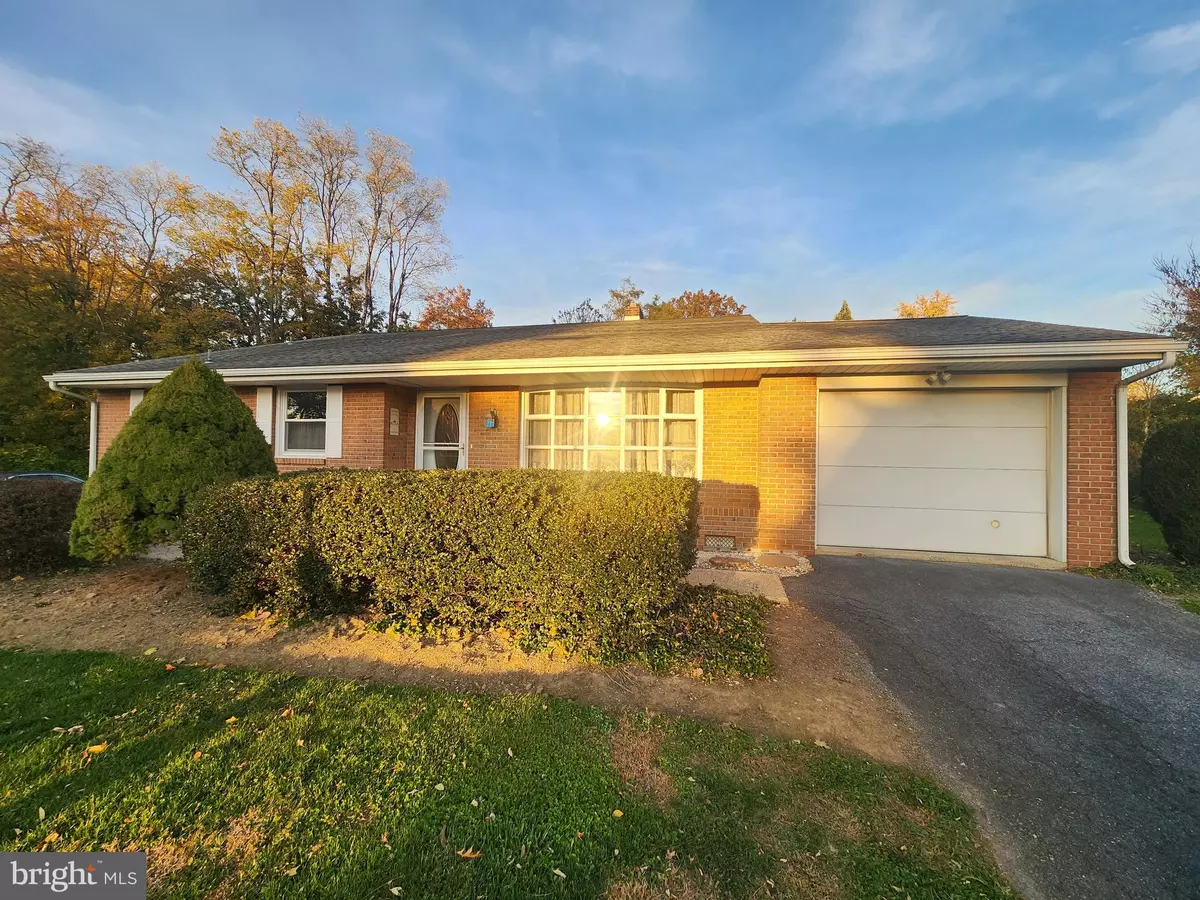 Akron, PA 17501,103 MAIN ST