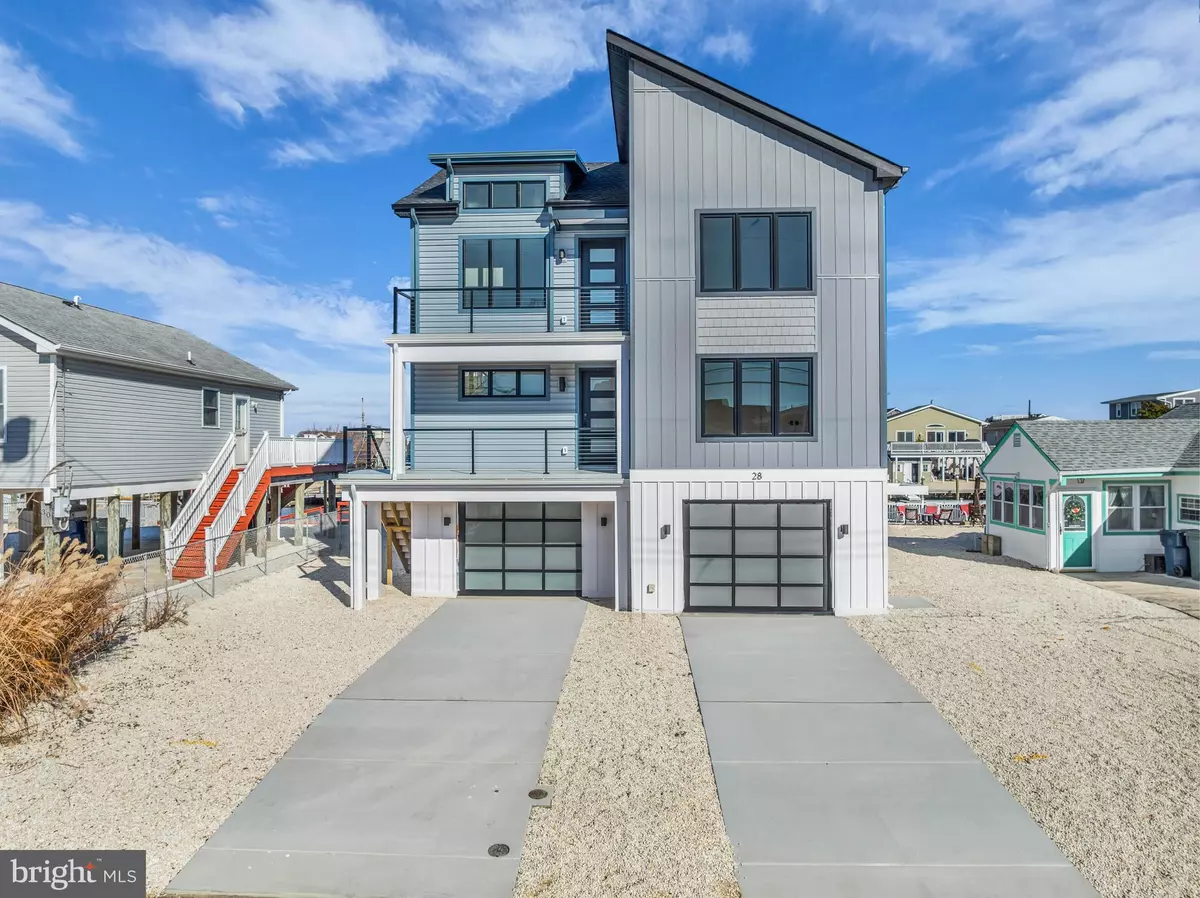 Tuckerton, NJ 08087,28 W NAVASINK DR