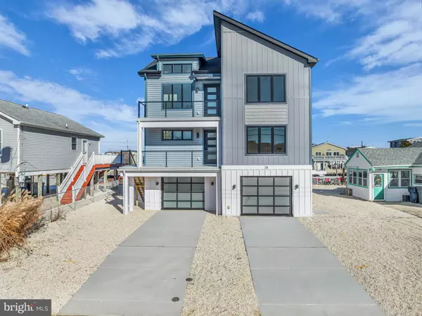 28 W NAVASINK DR, Tuckerton, NJ 08087