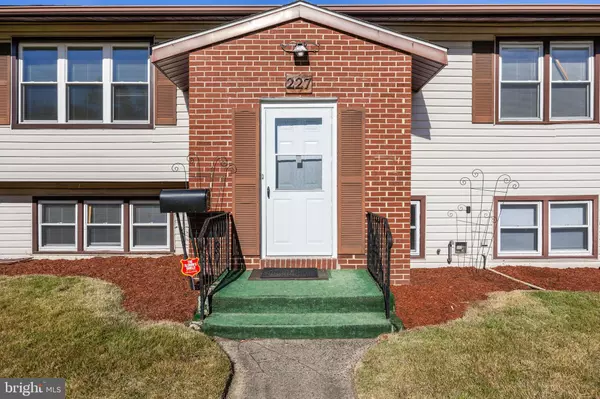 Pemberton, NJ 08068,227 UNIVERSITY AVE