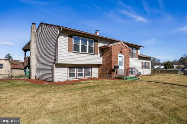 Pemberton, NJ 08068,227 UNIVERSITY AVE