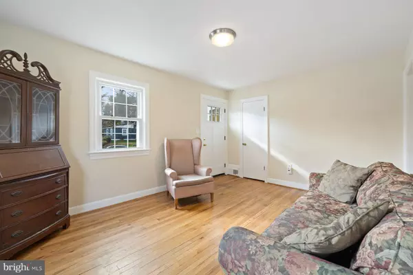 Rockville, MD 20850,527 BEALL AVE