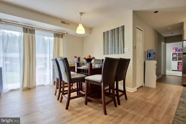 Fairfax, VA 22030,10026 MOSBY WOODS DR #165