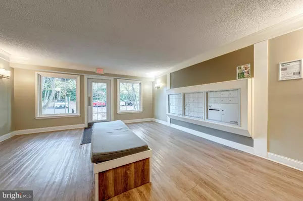 Mclean, VA 22102,7630 PROVINCIAL DR #108