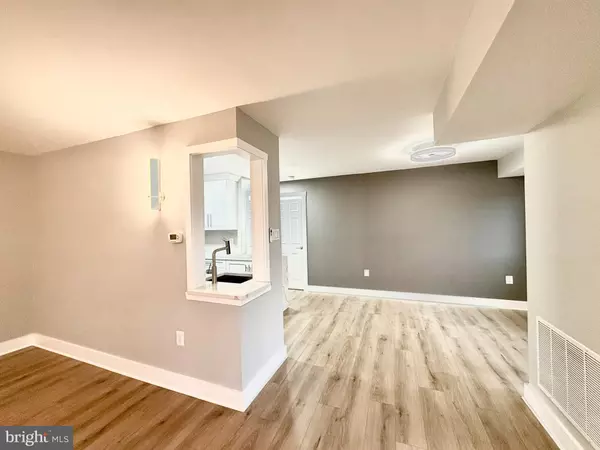 Vienna, VA 22180,212 PARK TERRACE CT SE #72