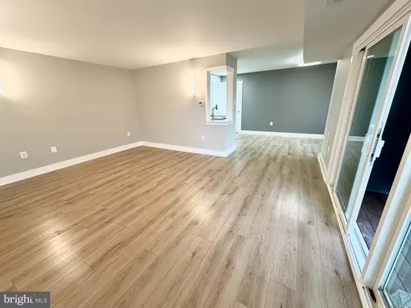 Vienna, VA 22180,212 PARK TERRACE CT SE #72