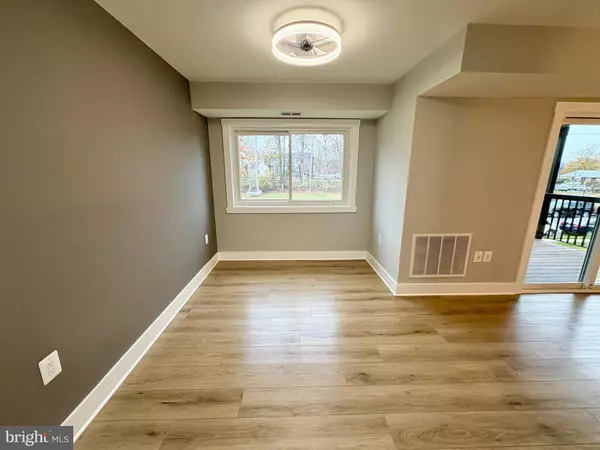 Vienna, VA 22180,212 PARK TERRACE CT SE #72