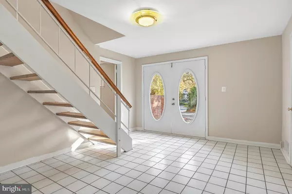 Bethesda, MD 20816,5715 MASSACHUSETTS