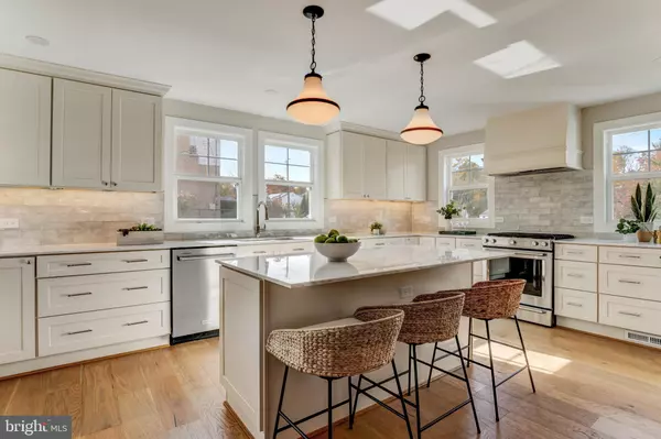 Arlington, VA 22205,945 N LEBANON ST