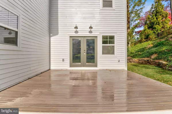 Arlington, VA 22205,945 N LEBANON ST