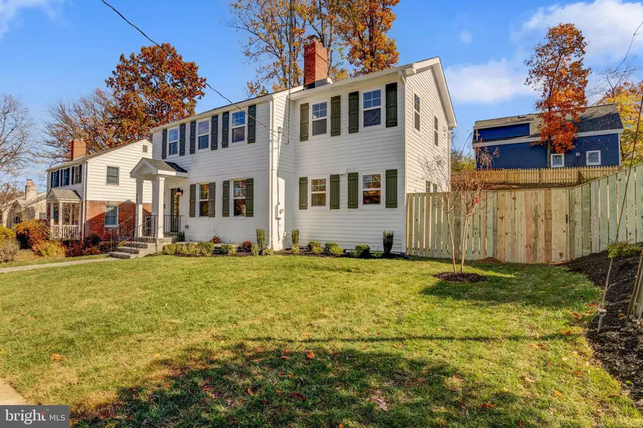 945 N LEBANON ST, Arlington, VA 22205