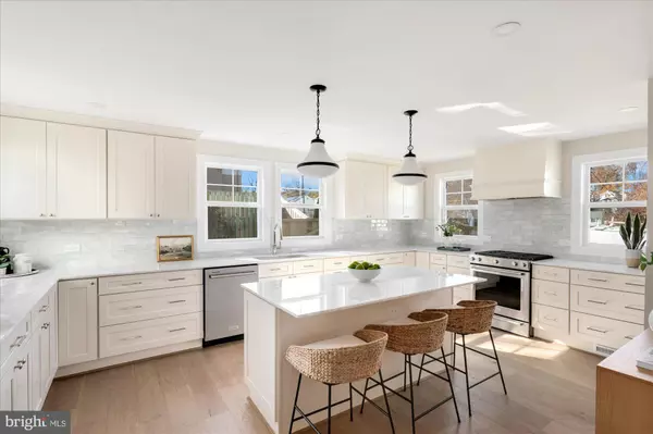 Arlington, VA 22205,945 N LEBANON ST