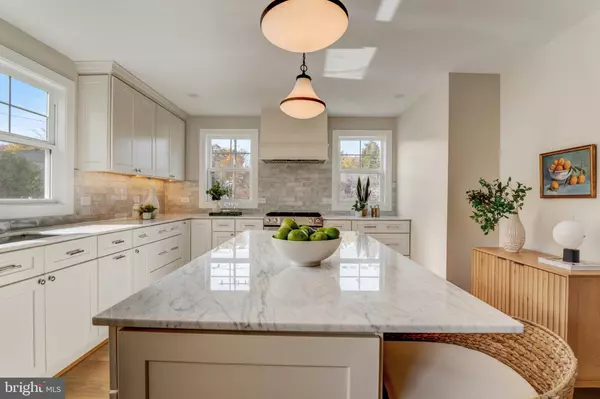 Arlington, VA 22205,945 N LEBANON ST