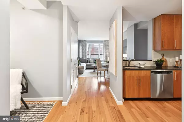 Philadelphia, PA 19102,1425 LOCUST ST #4F