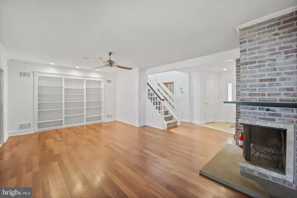 Levittown, PA 19056,301 SNOWBALL DR