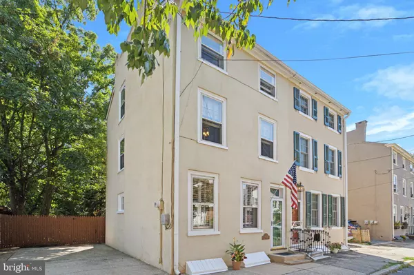 104 W UNION ST, Burlington, NJ 08016