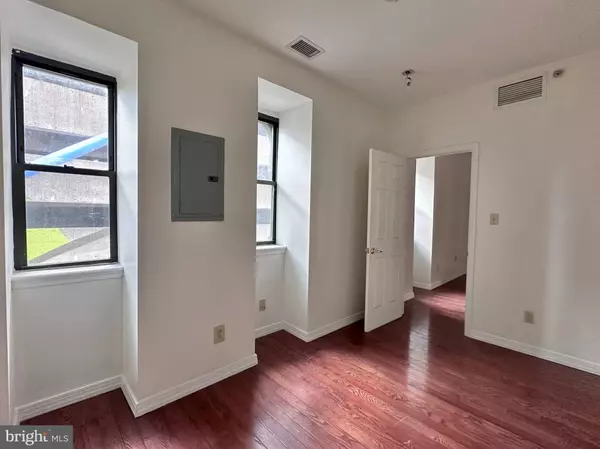 Philadelphia, PA 19107,118 S 12TH ST #4R