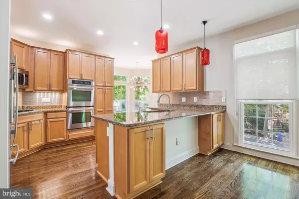 Arlington, VA 22209,1596 N COLONIAL TER