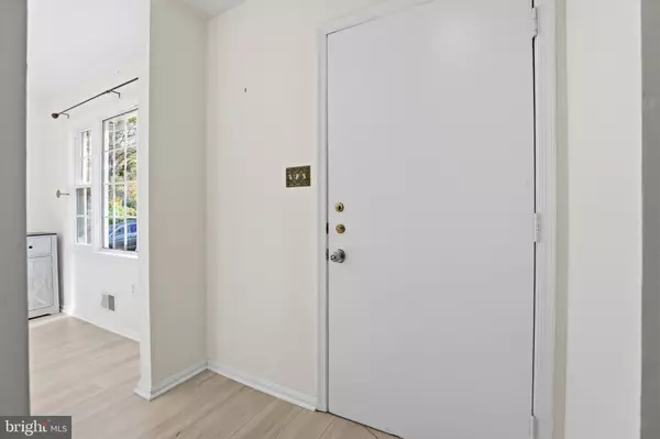 Gaithersburg, MD 20878,5 HYACINTH CT #7-3