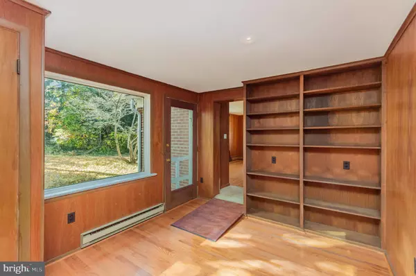 Alexandria, VA 22312,6478 WOODRIDGE RD