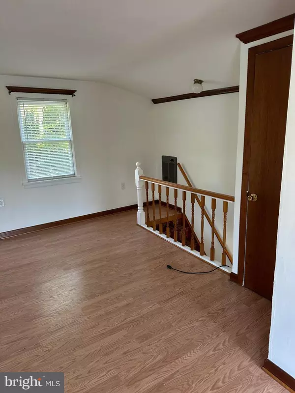 17 HIGGINSVILLE LN, Mount Royal, NJ 08061