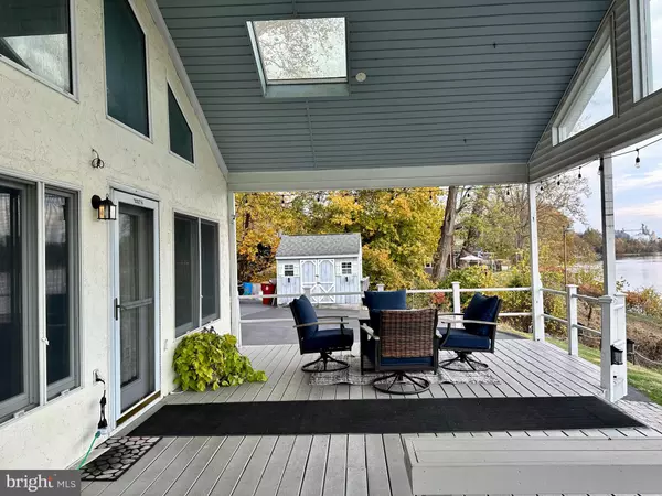 Easton, PA 18040,4305 N DELAWARE DR