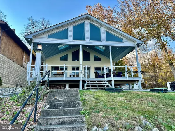 Easton, PA 18040,4305 N DELAWARE DR