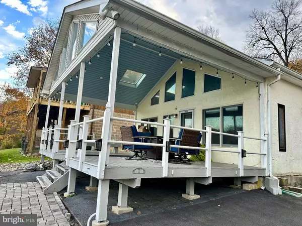 Easton, PA 18040,4305 N DELAWARE DR