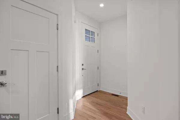 Denville, NJ 07834,20 MILDRED GILL LN.