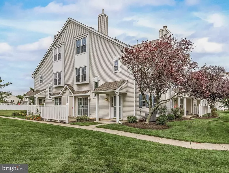 501 OLIPHANT LN, Mount Laurel, NJ 08054