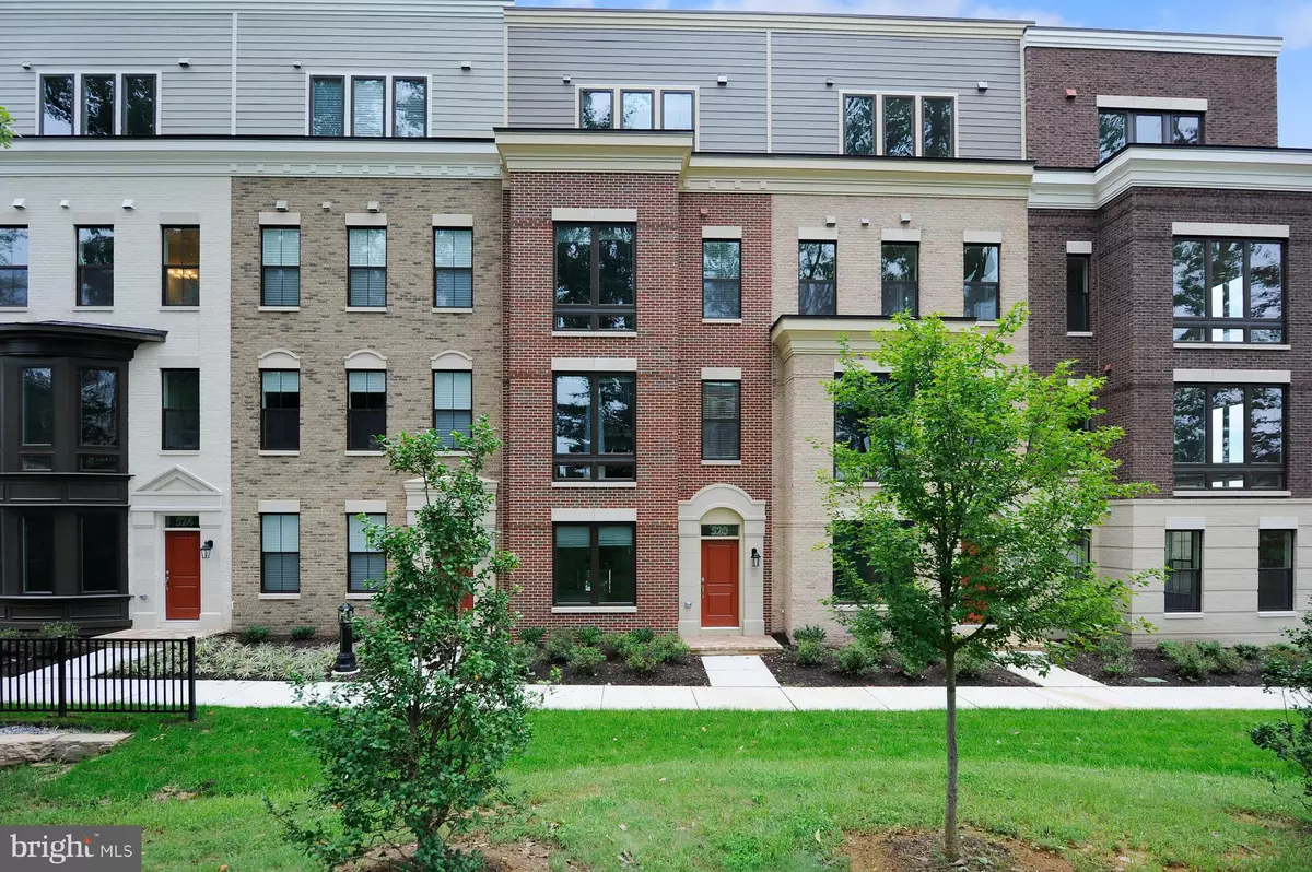 Oxon Hill, MD 20745,520 HARBORVIEW DR