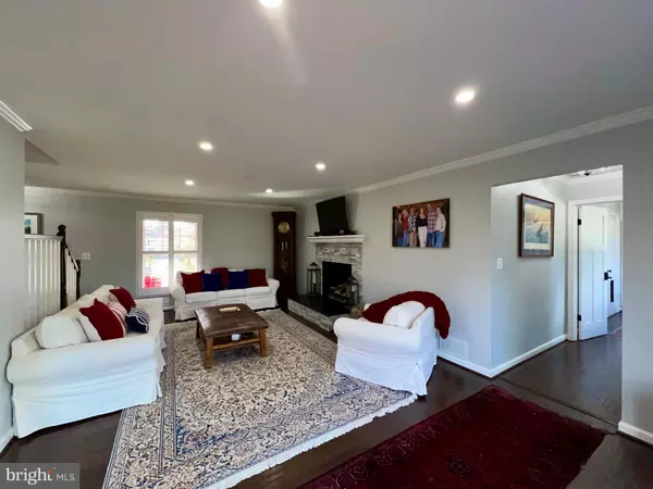 Alexandria, VA 22304,909 SAINT STEPHENS RD