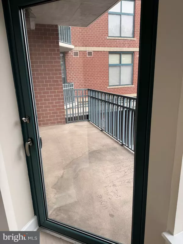 Falls Church, VA 22046,502 W BROAD ST #209