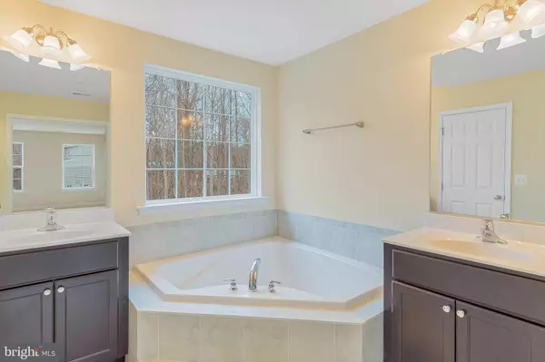 Drayden, MD 20630,19163 PORTO BELLO