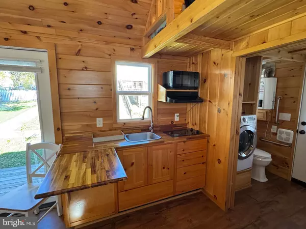 Round Hill, VA 20141,12 W LOUDOUN ST #A