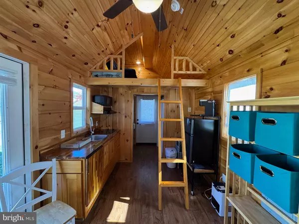 Round Hill, VA 20141,12 W LOUDOUN ST #A