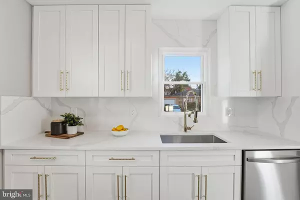 Riverdale, MD 20737,5716 SOMERSET RD