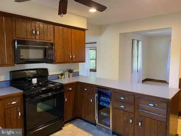 Moorestown, NJ 08057,227 FAIRVIEW AVE